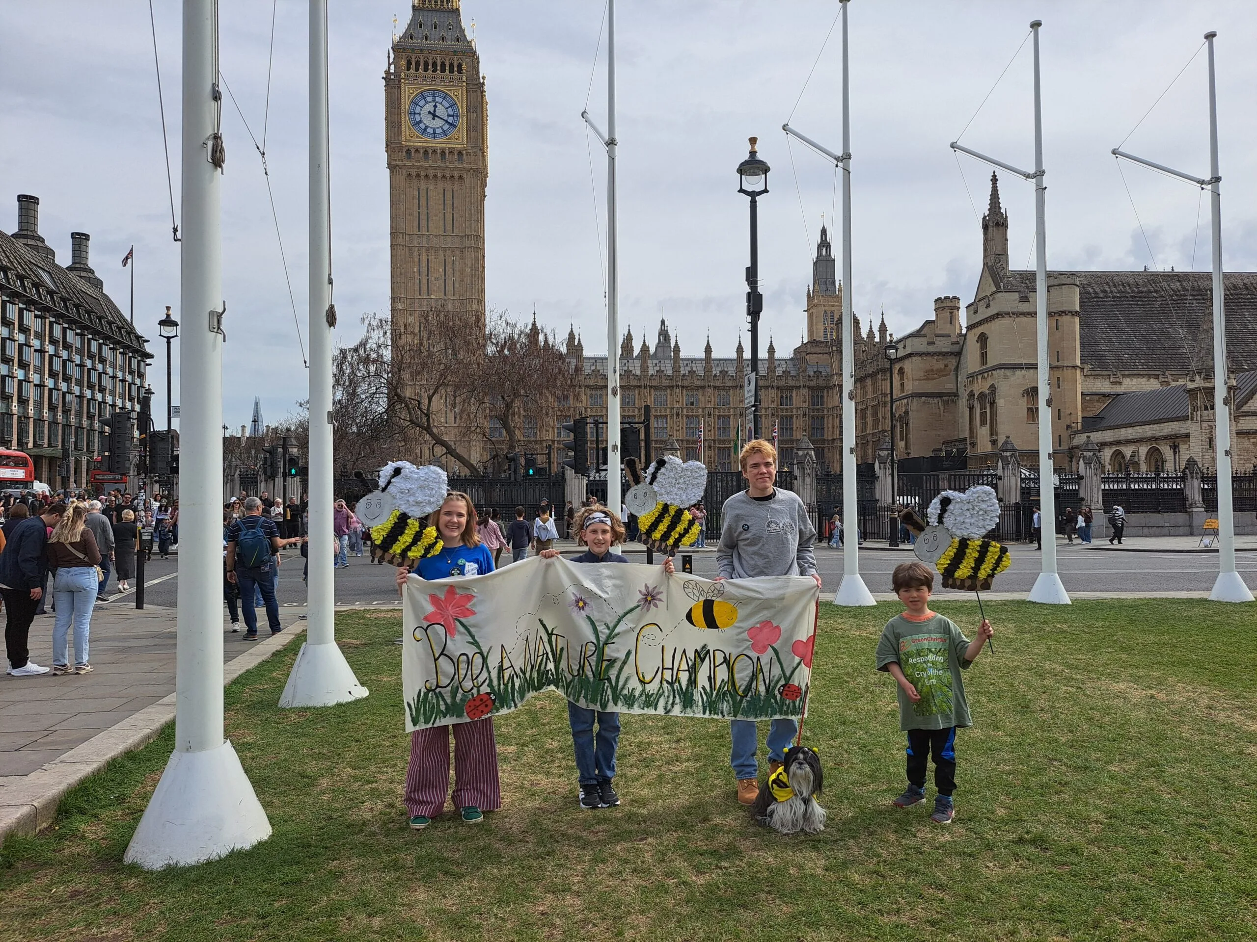 Press Release: Children Buzz to Parliament to Demand a Law to Protect Nature